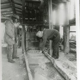 Crushing and sluicing at the mine