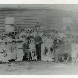 Wedding portrait of large wedding party outside a building, 1905 - 1915