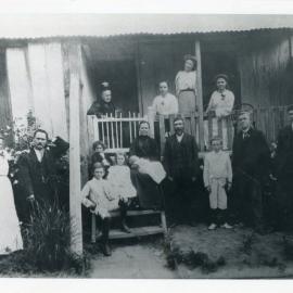 Hoschke and Manson family group, 1907