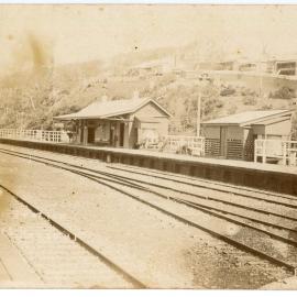 Coffs Harbour railway station with two platforms