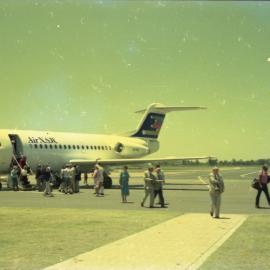 Passengers disembarking from an Air N.S.W. F28 jet, 11 December 1986