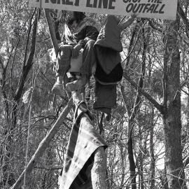 Picket line to stop the outfall proposal, 23 October 1991