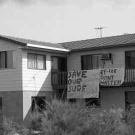 House sign against the ocean outfall project, 21 October 1991