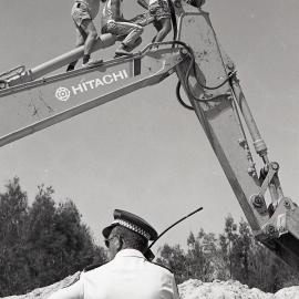 Stopping a trench digger, 27 November 1991