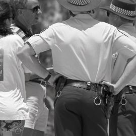 Police and protestors discuss options, 25 November 1991