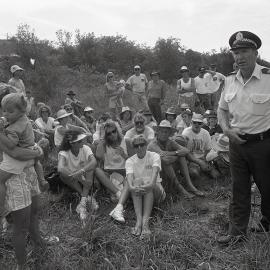 Police and protestors on Look-At-Me-Now headland, 25 November 1991