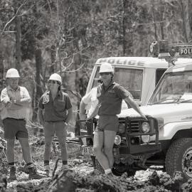 Work grinds to a halt on Look-At-Me-Now headland, 25 November 1991