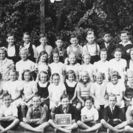 Grade 4 Coffs Harbour Public School class, 1941