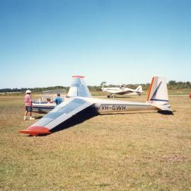 Preparing the fixed wing gliders for flight, 3 April 1997