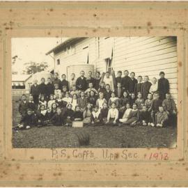 Upper secondary students in front of Coffs Harbour Public School, 1913