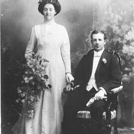 Wedding portrait of Edith Ferrett and George Burling, 1910