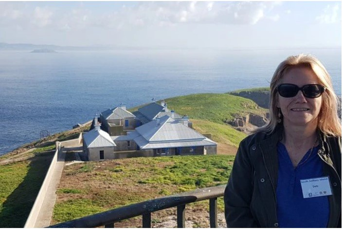 What it was like to grow up on your own tiny island — called Solitary  
 
 https://www.abc.net.au/news/2018-08-18/remembering-island-life-growing-up-as-a-lighthouse-kid/10123196